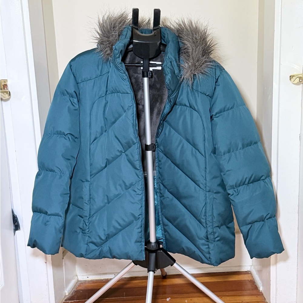 GUC Women’s  Teal Puffer Jacket with Faux Fur Trim